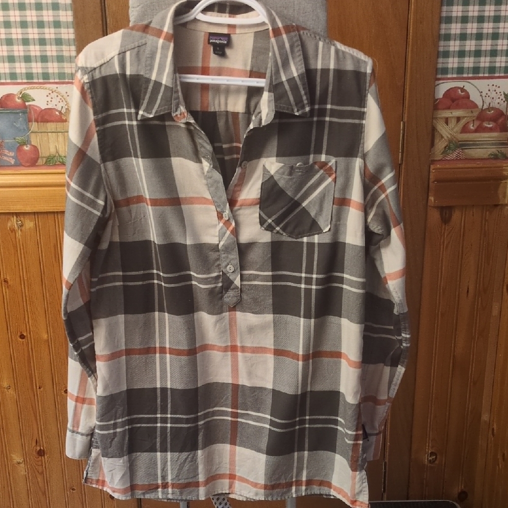 Patagonia Beige and Rust Checkered Shirt